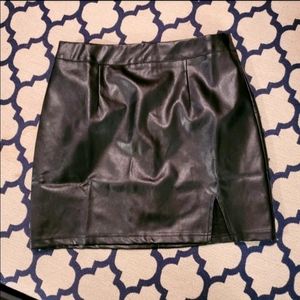 Lulu's faux leather vegan SMALL
